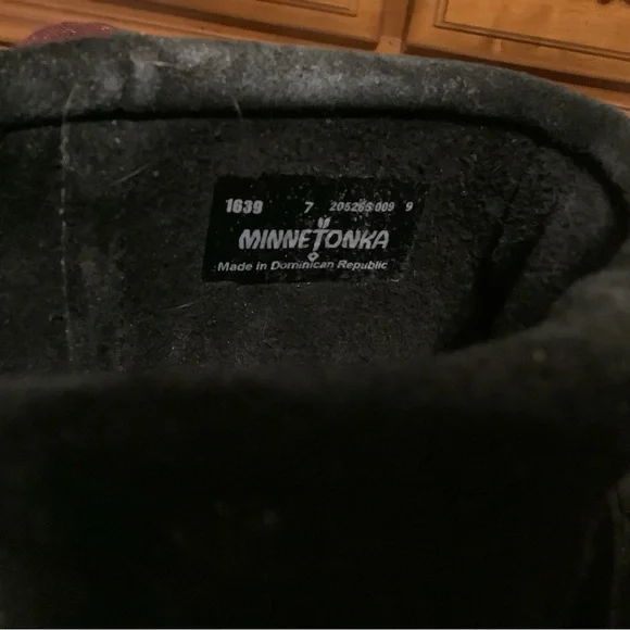 Minnetonka 3 tier suede black boots preowned size 7​ - Picture 8 of 8